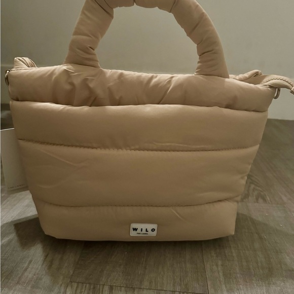 NWT Wilo The Label Beige Mini Two Strap Puffer Tote Bag ~ Women’s Active Wear - Picture 2 of 9